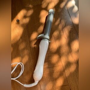 Beachwaver Rotating Curling Iron Size 1.25